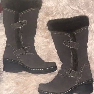 Baretraps Cathy Fur-Lined Women’s Suede Leather Boots with Buckles Size 9M
